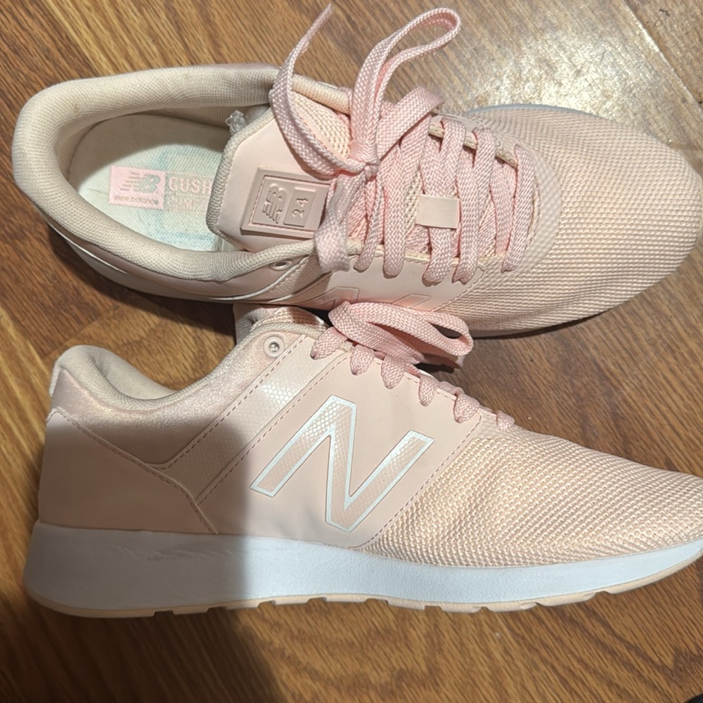 New Balance - Picture 3 of 8